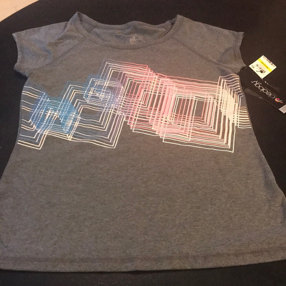 NWT Women’s Medium Gray Ideology T Shirt 👚❤️